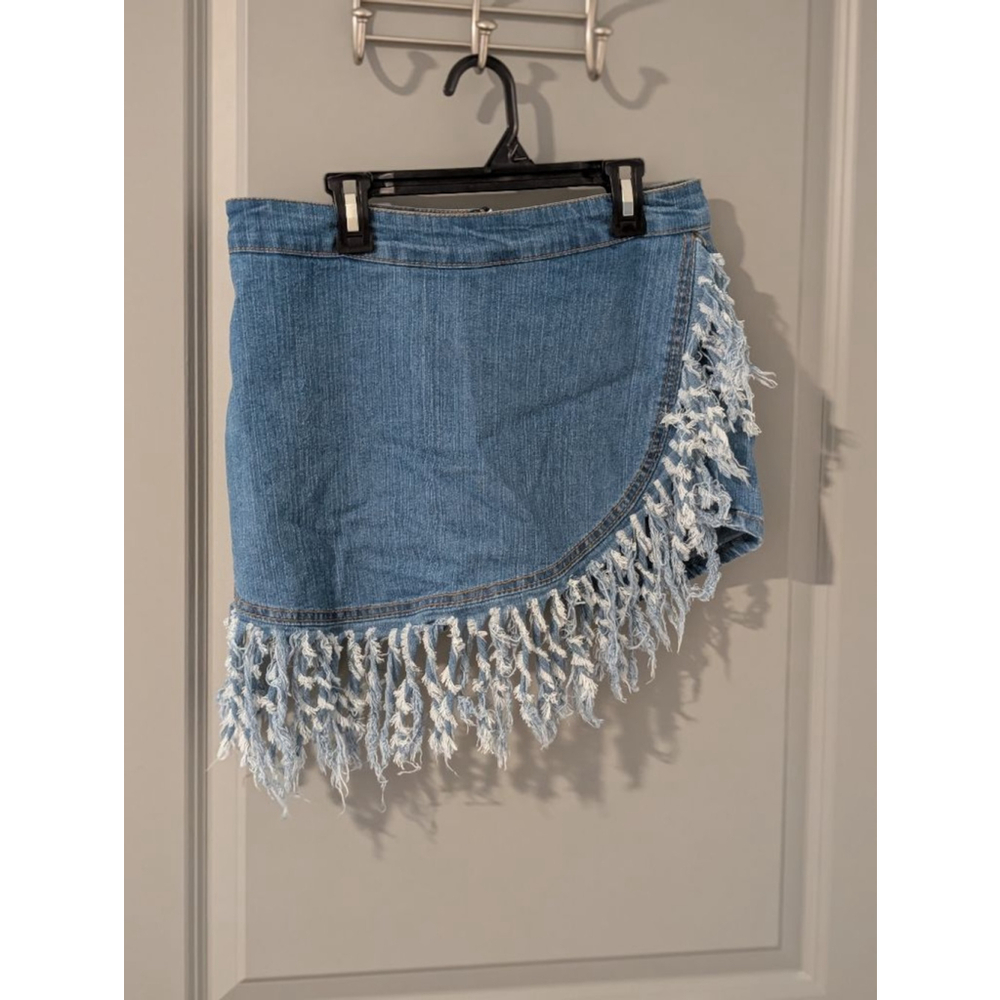 Women's Thrill Denim Shorts - Skort Size M Blue with Fringe